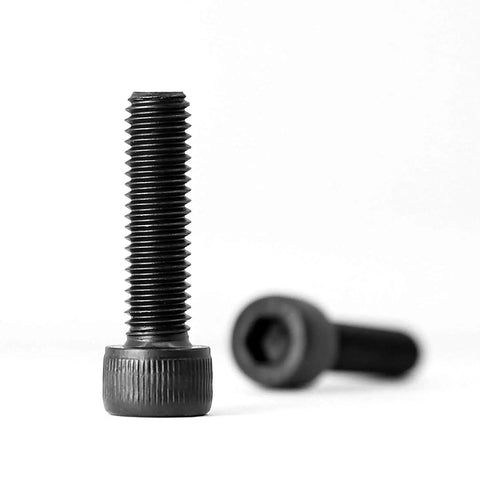 M8 Socket Head Cap Screws 70Mm 12.9 Grade Alloy Steel Full Thread Black Oxide Allen Drive Bolts in detail, showcasing the threaded shaft.