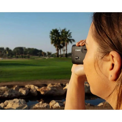 Person using Golf Rangefinder With 6x To 12x Zoom And Slope Correction, Image Stabilization, Built In Camera, IPX4 Water Resistant