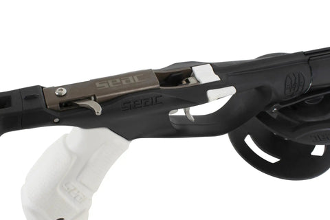 Close-up view of 75cm Spearfishing Sling Gun With Open Muzzle For 14mm Circular Slings, stainless steel mechanism, rubber handle.