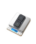 5.8GHz RHCP Dual Patch Antenna For FPV Goggles With 11dBi Gain SMA Connector on digital scale showing weight of 4.5g