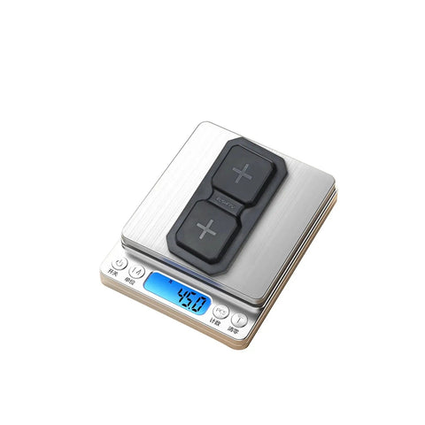 5.8GHz RHCP Dual Patch Antenna For FPV Goggles With 11dBi Gain SMA Connector on digital scale showing weight of 4.5g