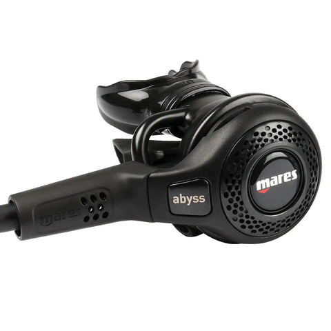 Abyss 22 Navy II Scuba Regulator Set First And Second Stage With 80 Cm Hose And Dynamic Flow Control Outlets, side view.