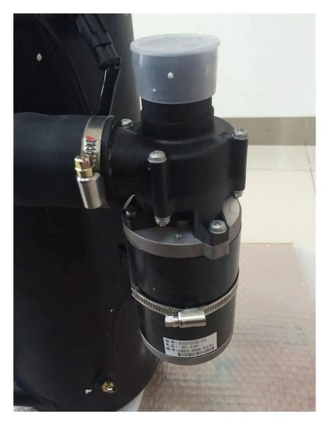 Close-up of Heavy Duty 24V 30KW Cooling Heater For Trucks Buses And Vans Cng Lng Gas Powered Engine Warmer remote control component.