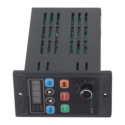 Front view of 90W VFD Inverter For AC Motors 176 To 264V 7A Single To Three Phase Converter With LED Display