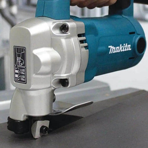 10 Gauge Sheet Metal Shear With Low Noise 81 dB, 2-Inch Cut Radius, lightweight design, 6.2 Amp Motor, close-up view