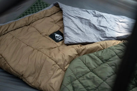 Ultralight Sleeping Quilt For Backpacking And Hammock Camping, 40 Degree Warmth With Footbox, lightweight 20D ripstop nylon shell