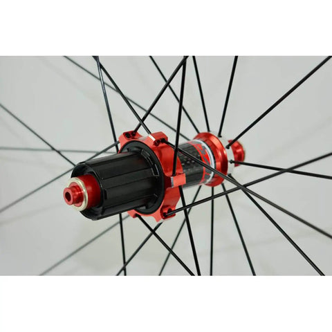 Close-up of 700C Road Bike Wheelset With Carbon Fiber Hubs 40mm Matte Aluminum Rim CV Brake Quick Release