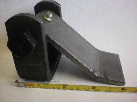 Heavy Duty Trailer Door Hinges 2 Pack For Truck Doors And Dump Trailers Strap Style Greaseable Weld On Hinges Close-up Image