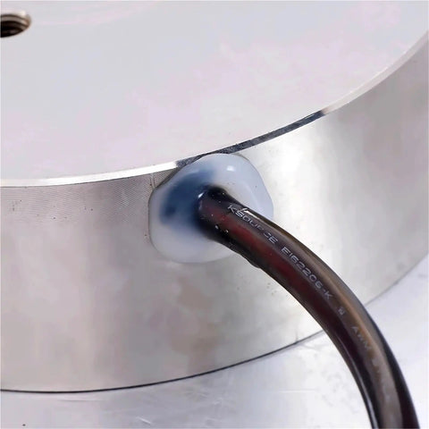 Heavy Duty Rock Solid 3000kg Lifting Electromagnet Holds Fast For Steel Scrap showing metal base with cable attachment for DC power.