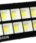 Built Damn Tough Heavy Duty LED Flood Light With Rock Solid Aluminum Body And Ultra Bright 6000K Cool White Glow Pumps Out Massive 600W Power And A Sweeping 140 Degree Spread For Serious Yard Work Or Job Sites, showcasing LED bulbs and IP65 rated housing.
