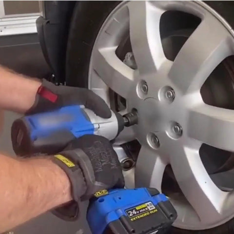 Using Bolt Nut Extractor Set Heavy Duty Metric Eight To Twenty Seven Millimeter With Impact Lug Removal Tool on wheel