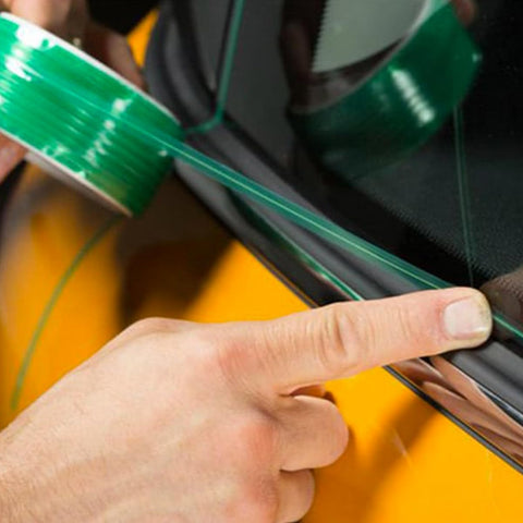 Application of Finish Line Knifeless Tape KTS FL2 Trial Size Green 3.5 mm by 10 m for Blade Free Vehicle Graphics on car edge