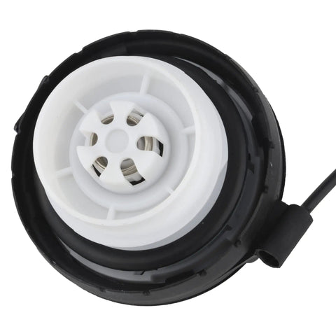 Close-up of Fuel Filler Cap Replacement For Nissan Altima Frontier Murano Pathfinder Versa Infiniti JX35 QX60 2011 Through 2020 Direct Fit