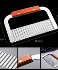 Front view: stainless steel wavy crinkle cutter with wooden handle, 18.5 cm long.