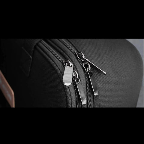 Close-up of zippers on black gig bag for GP-200 Multi Effects Pedal For Guitar And Bass With Amp Modeling IR Loader Expression Pedal USB Audio