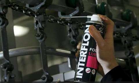 NSF H1 Food Grade Dry Film Lubricant For Food Processing Equipment Multipurpose Aerosol Can 500ml being sprayed on machinery chain