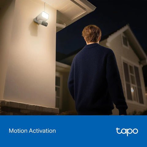 2K Outdoor Pan Tilt Floodlight Security Camera Battery Powered With Solar, 360 Degree AI Motion Tracking, mounted on house