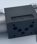 Built Tough Hydraulic Directional Control Valve D05 NG10 31 GPM 4560 Psi AC Or DC M Motor Center A B Blocked To Tank 12VDC Cetop 5 Mount