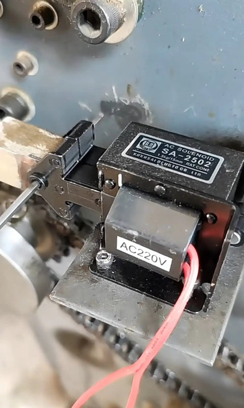 24V DC Push Pull Solenoid Electromagnet Open Frame Type With 15N Pulling Force And 10mm Stroke Delivers Smooth Linear Motion No Fuss Install Plunger Spring Return Compact Frame Design For Industrial Automation And Latch Or Actuator Use mounted on metal bracket with wiring