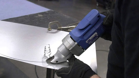 Heavy Duty Electric Metal Cutting Shears With Rotating Jaws Variable Speed 0 To 2500 Rpm in use cutting aluminum sheet.