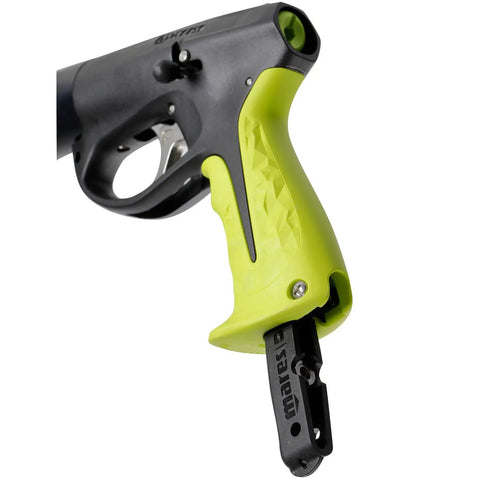 Close-up of the ergonomic handle of Force Speargun For Spearfishing Lightweight Pneumatic Gun Easy To Load
