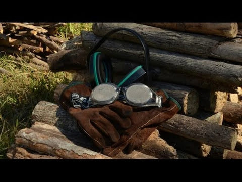 Steel Mesh Anti Fog Safety Goggles 30 Mesh Eye Protection for Arborists and Loggers on gloves with wood background
