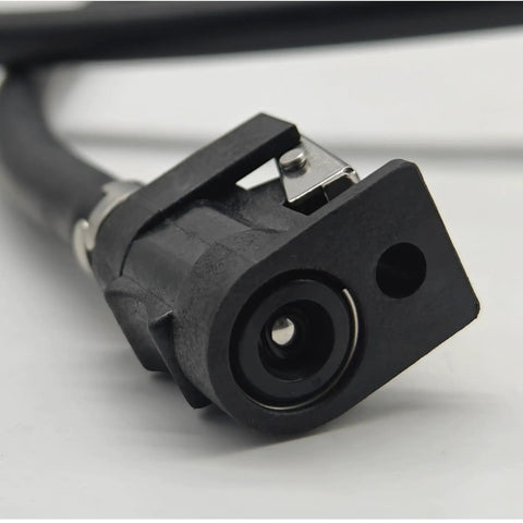 Close-up of connector on Outboard Fuel Line Hose 8Mm With Quick Connectors And Primer Bulb For Yamaha Outboard Motor 6.5 Ft Replacement