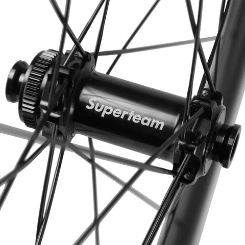 Hub detail of Carbon Road Disc Brake Wheelset 700c Tubeless Ready 50C 25mm U Shape Center Lock For Lightweight Speed And Bombproof Braking