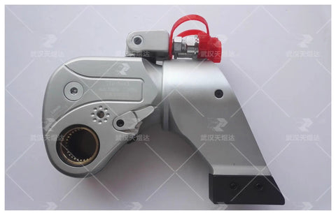 Top Shelf Hydraulic Torque Wrench With 1 1/2 Inch Drive Built For Knocking Out Stuck Bolts Fast And Easy Using Gutsy Aerospace Grade Steel Plus Rock Solid Swivel Controls And Killer Precision, side view of hydraulic mechanism.