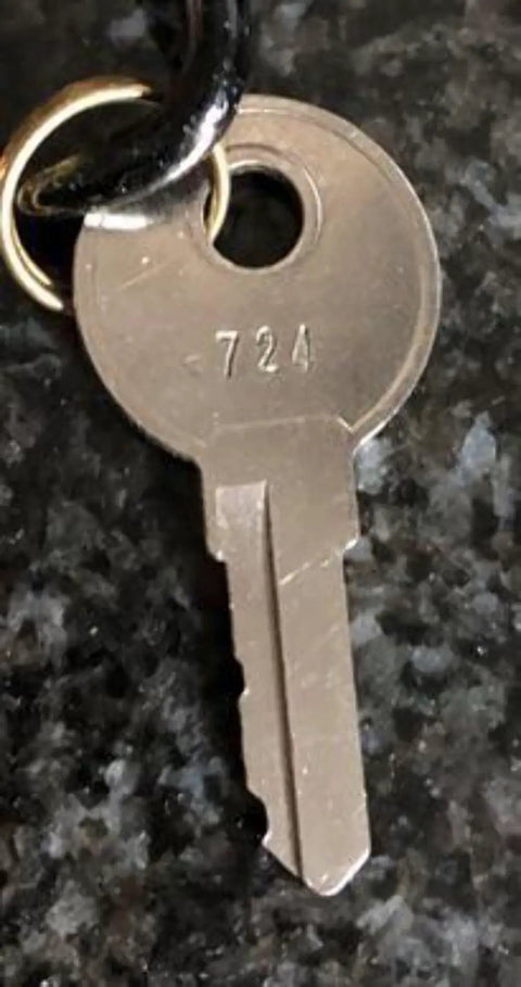 Toolbox Replacement Key for 717 Lock, Custom Cut Brass Key Compatible With CompX Chicago, Ideal for Your Toolbox, 717 Series Lock Access, Verify Code and Manufacturer, 724 stamped brass key