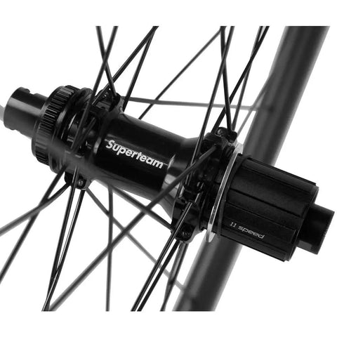 Close-up of hub on Carbon Road Disc Brake Wheelset 700c Tubeless Ready 50C 25mm U Shape Center Lock For Lightweight Speed