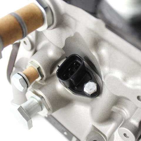 TopShelf Fuel Feed Transfer Pump For Isuzu N Series Excavator Engine 6WF1 6WG1 6UZ1 close-up of connector and fittings
