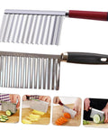 Two-piece SHOWERORO wavy stainless steel potato choppers with ergonomic handles (red and black)