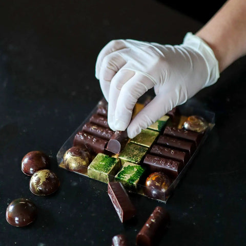 Medium Nitrile Disposable Gloves 4 Mil Powder Free Latex Free Exam Gloves 100 Count For Safe Work handling chocolates