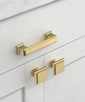 Gold cabinet handle and knobs on white kitchen cabinet for an elegant look
