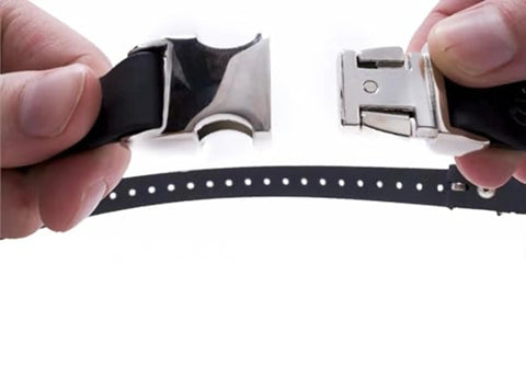 Close-up of the One Inch Quick Snap Bungee Dog Collar Strap For FE 580 ET 800 The Boss And UL 1200 Receivers in black Biothane.