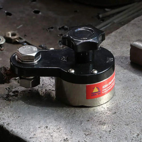 Heavy Duty 200A Magnetic Welding Ground Clamp With Switchable On Off Instant Ground Clean Magnetic Field Fast Setup on metal surface