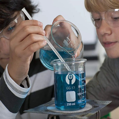Children using Glass Beaker Set for Lab Work 5 Piece Beaker Kit 50ml 100ml 250ml 500ml 1000ml with 2 Cleaning Brushes 3 Droppers and 2 Glass Stirring Rods for experiments.