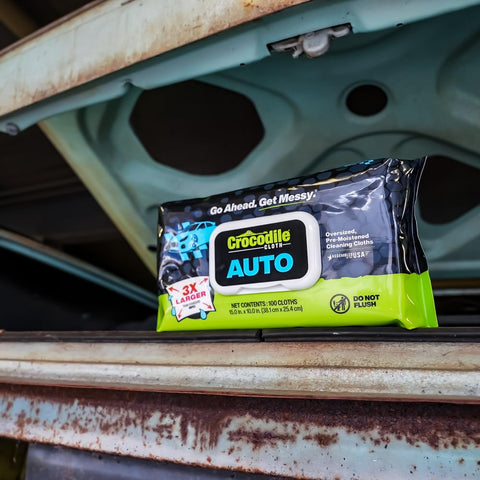 Heavy Duty Auto Cleaning Wipes 100 Count For Degreasing And Detailing Extra Large 15 By 10 Inch Disposable Wipes on car trunk