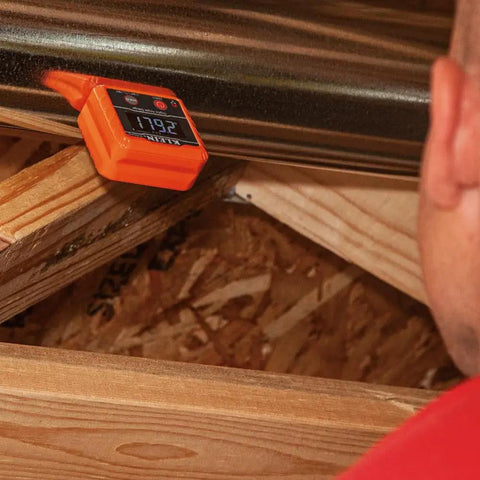 Digital Level And Angle Gauge Tool Kit With Magnetic Base And Plumbers Straps, Measures And Sets Angles, Reverse Contrast Display, installed on a pipe.