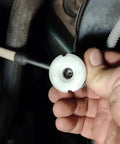 Installing Transmission Shift Cable End Bushing Connector Repair Kit For Fiesta MK6 MK7 2008 2017, hand holding component