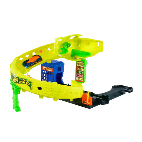 Snake Spiral Attack Toy Car Track Set With 1 To 64 Scale Die Cast Vehicle on corkscrew loop and slam-launch track.