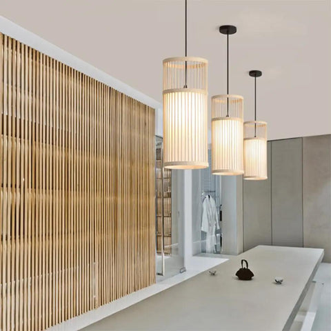 YAXDQUW Modern Style Bamboo Pendant Light Handcrafted Hanging Ceiling Lamp Adjustable Suspension Chandelier E27 Base in dining room.