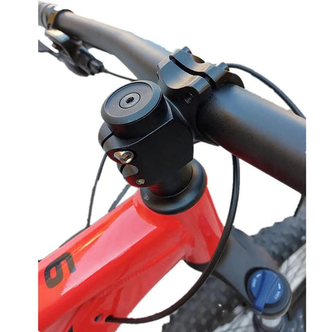 31.8mm Bike Stem 80mm Length 7 Degree Angle Aluminum 6061 Lightweight For MTB Road Bike BMX Fixie Gravel Upgrades Built Tough For Snappy Steering And Reliable Control attached to handlebars
