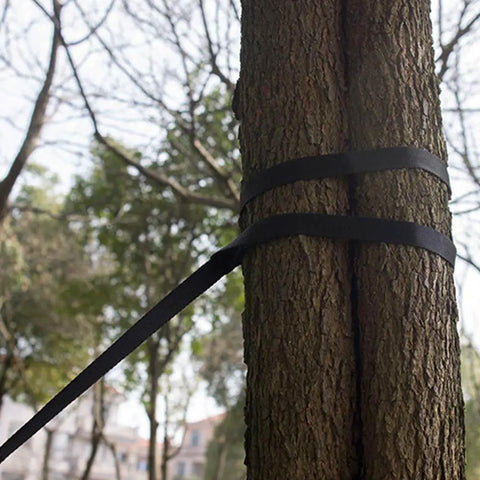 2 Pack Hammock Straps Set 200cm No Stretch Suspension Straps For Tree Hanging Outdoors on tree close-up view