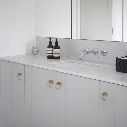 Champagne Bronze Cabinet Pulls Six Pack Modern Zinc Alloy Finger Drawer Pulls installed on kitchen cabinets