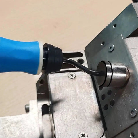 Homer NG1000 Deburring Countersink Tool Set with M2 steel cutter in use on metal surface for clean burr removal.
