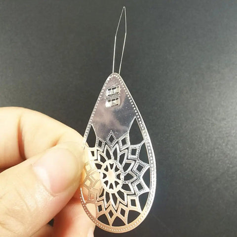 Three Piece Rose Gold Sewing Needle Threaders For Easy DIY Threading Hand Sewing Embroidery And Cross Stitch Projects Lightweight Portable Tools To Save Time And Effort, rose gold metal threader shown close up