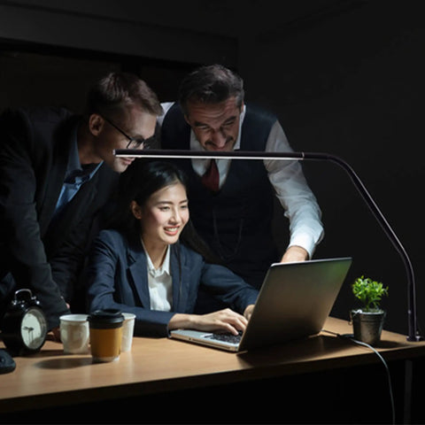 Black Dope Daylight Table Lamp with Realistic Daylight Simulation illuminating group working on laptop