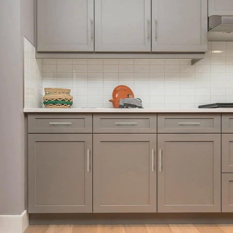 Modern kitchen cabinets with 10 Pack 5 Inch Cabinet Pulls in Brushed Nickel Stainless Steel for kitchen cabinets and drawers.